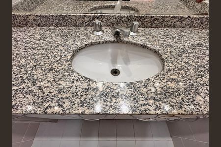 Apartamento para alugar com 74m², 2 quartos e 1 vaga Apartamento para alugar com 74m², 2 quartos e 1 vagaSuíte - Banheiro