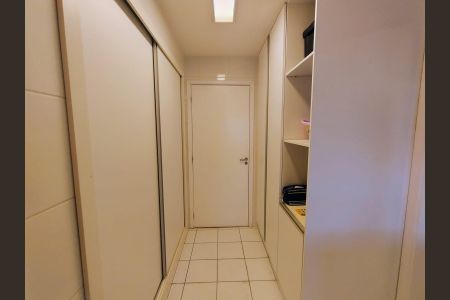 Corredor de apartamento à venda com 4 quartos, 202m² em Alphaville Empresarial, Santana de Parnaíba