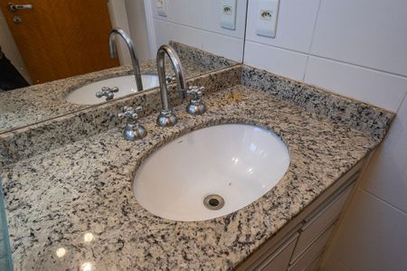 Apartamento para alugar com 67m², 2 quartos e 2 vagasBanheiro