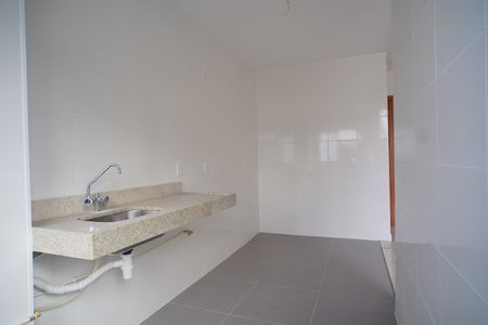 Cozinha  de apartamento à venda com 2 quartos, 56m² em Camaquã, Porto Alegre