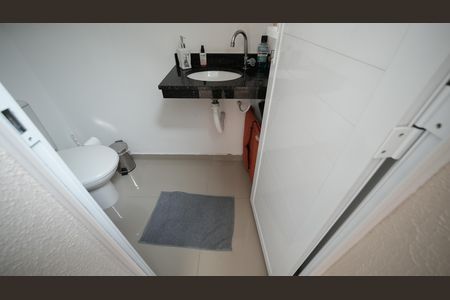 Banheiro de serviço de apartamento à venda com 2 quartos, 76m² em Vila Floresta, Santo André