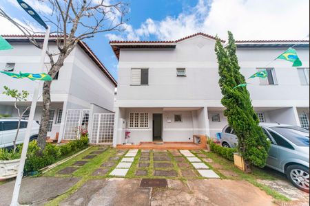 Casa de condomínio para alugar com 94m², 3 quartos e 2 vagas Casa de condomínio para alugar com 94m², 3 quartos e 2 vagas Garagem e Fachada