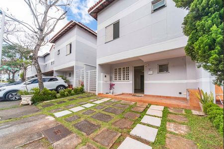Casa de condomínio para alugar com 94m², 3 quartos e 2 vagas Casa de condomínio para alugar com 94m², 3 quartos e 2 vagas Garagem e Fachada