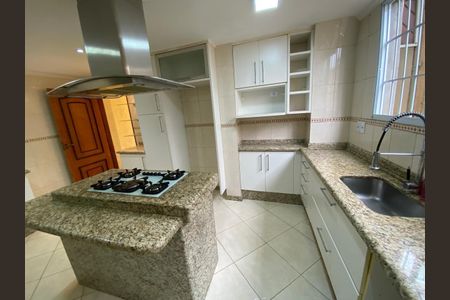 Casa à venda com 300m², 4 quartos e 2 vagas Casa à venda com 300m², 4 quartos e 2 vagasFoto 12
