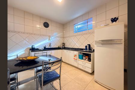 Casa à venda com 300m², 3 quartos e 3 vagas Casa à venda com 300m², 3 quartos e 3 vagasCozinha