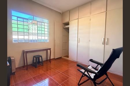 Casa à venda com 300m², 3 quartos e 3 vagas Casa à venda com 300m², 3 quartos e 3 vagasSuite