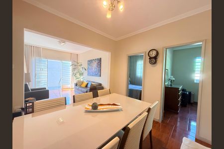 Casa à venda com 300m², 3 quartos e 3 vagas Casa à venda com 300m², 3 quartos e 3 vagasSala de Jantar