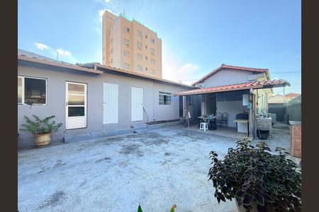 Casa à venda com 300m², 3 quartos e 3 vagas Casa à venda com 300m², 3 quartos e 3 vagasQuintal