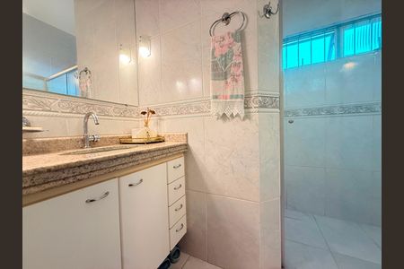 Casa à venda com 300m², 3 quartos e 3 vagas Casa à venda com 300m², 3 quartos e 3 vagasBanheiro