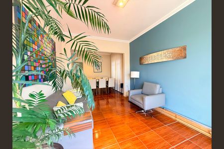 Casa à venda com 300m², 3 quartos e 3 vagas Casa à venda com 300m², 3 quartos e 3 vagasSala