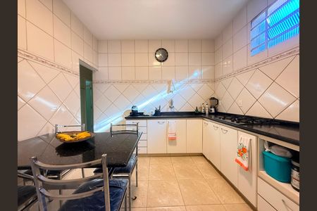 Casa à venda com 300m², 3 quartos e 3 vagas Casa à venda com 300m², 3 quartos e 3 vagasCozinha