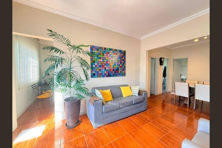 Casa à venda com 300m², 3 quartos e 3 vagas Casa à venda com 300m², 3 quartos e 3 vagasSala