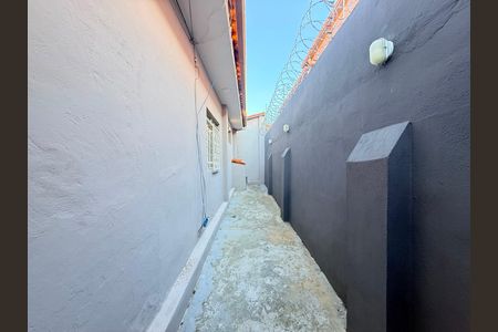 Casa à venda com 300m², 3 quartos e 3 vagas Casa à venda com 300m², 3 quartos e 3 vagasCorredor externo