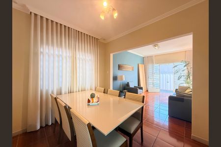 Casa à venda com 300m², 3 quartos e 3 vagas Casa à venda com 300m², 3 quartos e 3 vagasSala de Jantar