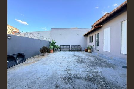 Casa à venda com 300m², 3 quartos e 3 vagas Casa à venda com 300m², 3 quartos e 3 vagasQuintal