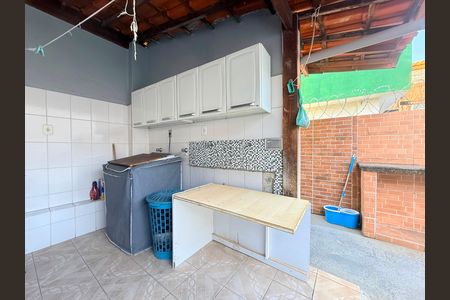 Casa à venda com 300m², 3 quartos e 3 vagas Casa à venda com 300m², 3 quartos e 3 vagasÁrea de Serviço