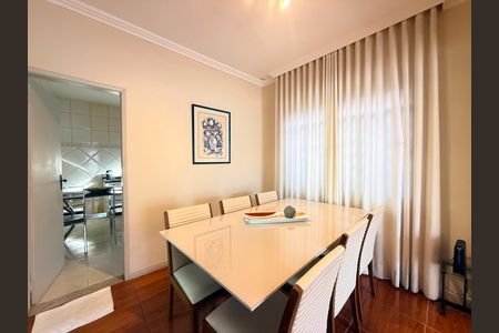 Casa à venda com 300m², 3 quartos e 3 vagas Casa à venda com 300m², 3 quartos e 3 vagasSala de Jantar