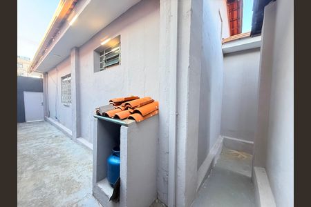 Casa à venda com 300m², 3 quartos e 3 vagas Casa à venda com 300m², 3 quartos e 3 vagasFundos