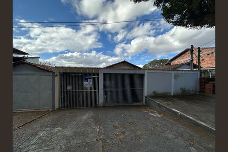Casa para alugar com 100m², 2 quartos e 1 vaga Casa para alugar com 100m², 2 quartos e 1 vagaFachada