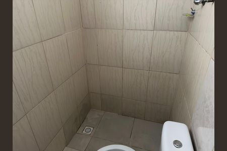 Casa para alugar com 100m², 2 quartos e 1 vaga Casa para alugar com 100m², 2 quartos e 1 vagaBanheiro