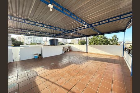 Casa de condomínio à venda com 186m², 4 quartos e sem vagaTerraço