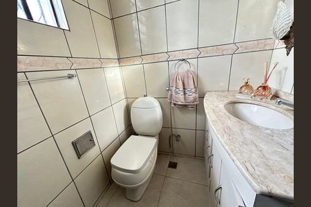 Casa de condomínio à venda com 186m², 4 quartos e sem vagaBanheiro 2