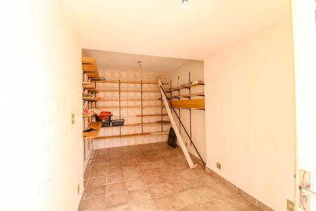 Sala da edícula de casa à venda com 3 quartos, 180m² em Granja Julieta, São Paulo