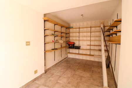 Sala da edícula de casa à venda com 3 quartos, 180m² em Granja Julieta, São Paulo