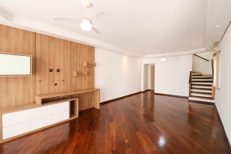 Casa à venda com 3 quartos, 180m² em Granja Julieta, São Paulo