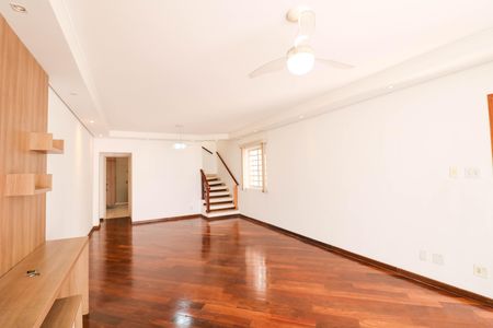 Sala de casa à venda com 3 quartos, 180m² em Granja Julieta, São Paulo