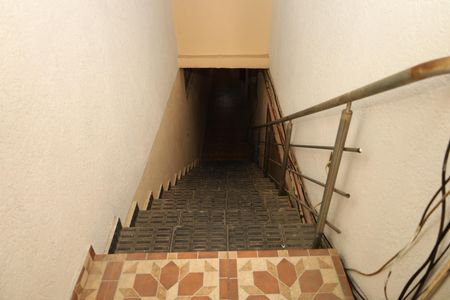 Corredor e escada de casa para alugar com 2 quartos, 60m² em Limoeiro, São Paulo