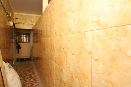 Corredor e escada de casa para alugar com 2 quartos, 60m² em Limoeiro, São Paulo