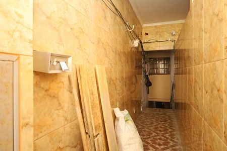 Corredor e escada de casa para alugar com 2 quartos, 60m² em Limoeiro, São Paulo