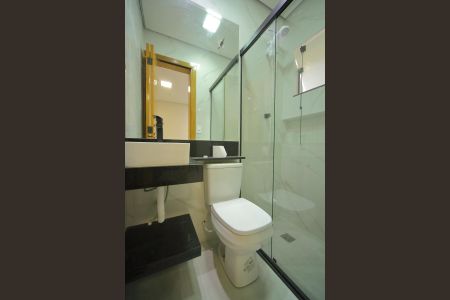 Casa à venda com 157m², 2 quartos e 2 vagasBanheiro da Suíte 2 