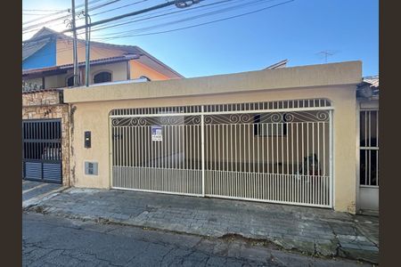 Casa à venda com 157m², 2 quartos e 2 vagasFachada 