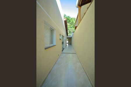 Casa à venda com 157m², 2 quartos e 2 vagasCorredor lateral 