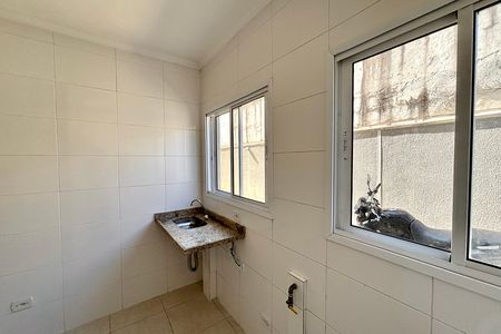 Cozinha  de apartamento para alugar com 1 quarto, 31m² em Guilhermina Esperança, São Paulo