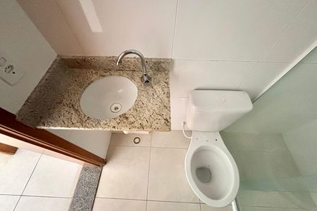 Banheiro  de apartamento para alugar com 1 quarto, 31m² em Guilhermina Esperança, São Paulo