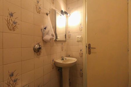 Banheiro social de casa para alugar com 1 quarto, 120m² em Jardim Vila Formosa, São Paulo