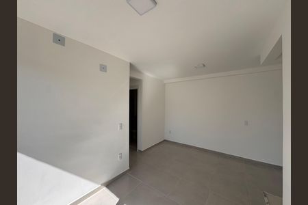 Sala de apartamento à venda com 2 quartos, 50m² em Recreio dos Bandeirantes, Rio de Janeiro