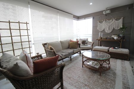 Apartamento à venda com 124m², 3 quartos e 2 vagas Apartamento à venda com 124m², 3 quartos e 2 vagasVaranda