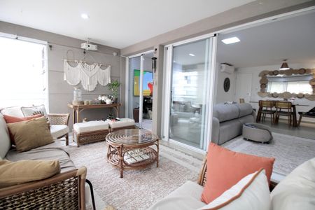 Apartamento à venda com 124m², 3 quartos e 2 vagas Apartamento à venda com 124m², 3 quartos e 2 vagasVaranda