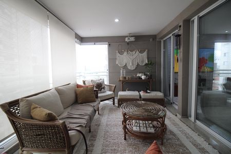 Apartamento à venda com 124m², 3 quartos e 2 vagas Apartamento à venda com 124m², 3 quartos e 2 vagasVaranda