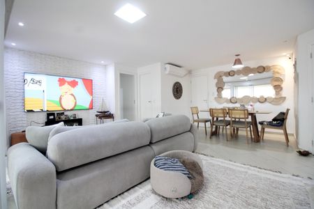 Apartamento à venda com 124m², 3 quartos e 2 vagas Apartamento à venda com 124m², 3 quartos e 2 vagasSala
