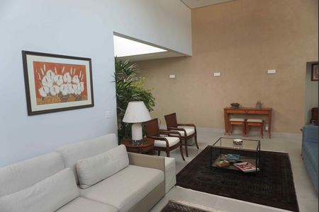 Casa de condomínio à venda com 480m², 3 quartos e 4 vagas Casa de condomínio à venda com 480m², 3 quartos e 4 vagasSala De Estar