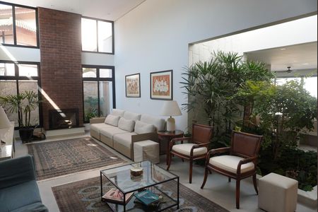 Casa de condomínio à venda com 480m², 3 quartos e 4 vagasSala De Estar