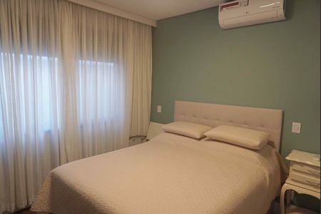 Casa de condomínio à venda com 480m², 3 quartos e 4 vagas Casa de condomínio à venda com 480m², 3 quartos e 4 vagasSuite 2