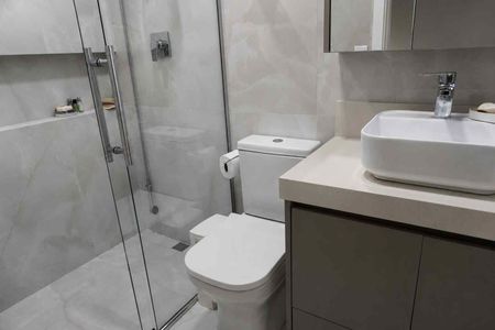 Casa de condomínio à venda com 480m², 3 quartos e 4 vagas Casa de condomínio à venda com 480m², 3 quartos e 4 vagasBanheiro da Suíte 2