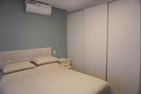 Casa de condomínio à venda com 480m², 3 quartos e 4 vagas Casa de condomínio à venda com 480m², 3 quartos e 4 vagasSuite 2