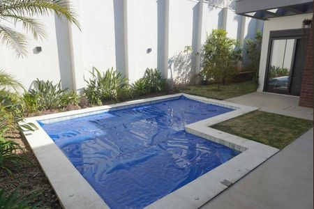 Casa de condomínio à venda com 480m², 3 quartos e 4 vagas Casa de condomínio à venda com 480m², 3 quartos e 4 vagasPiscina